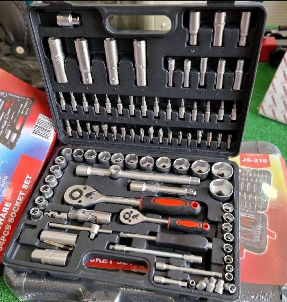 Caisse a outils 94 pices