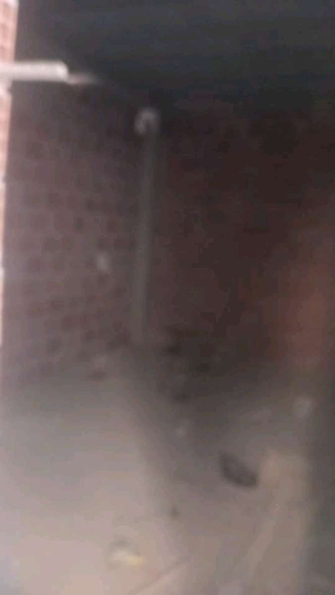 بيت 120 متر مربع نصف جاهز يحتوي على الكهرباء عرفي