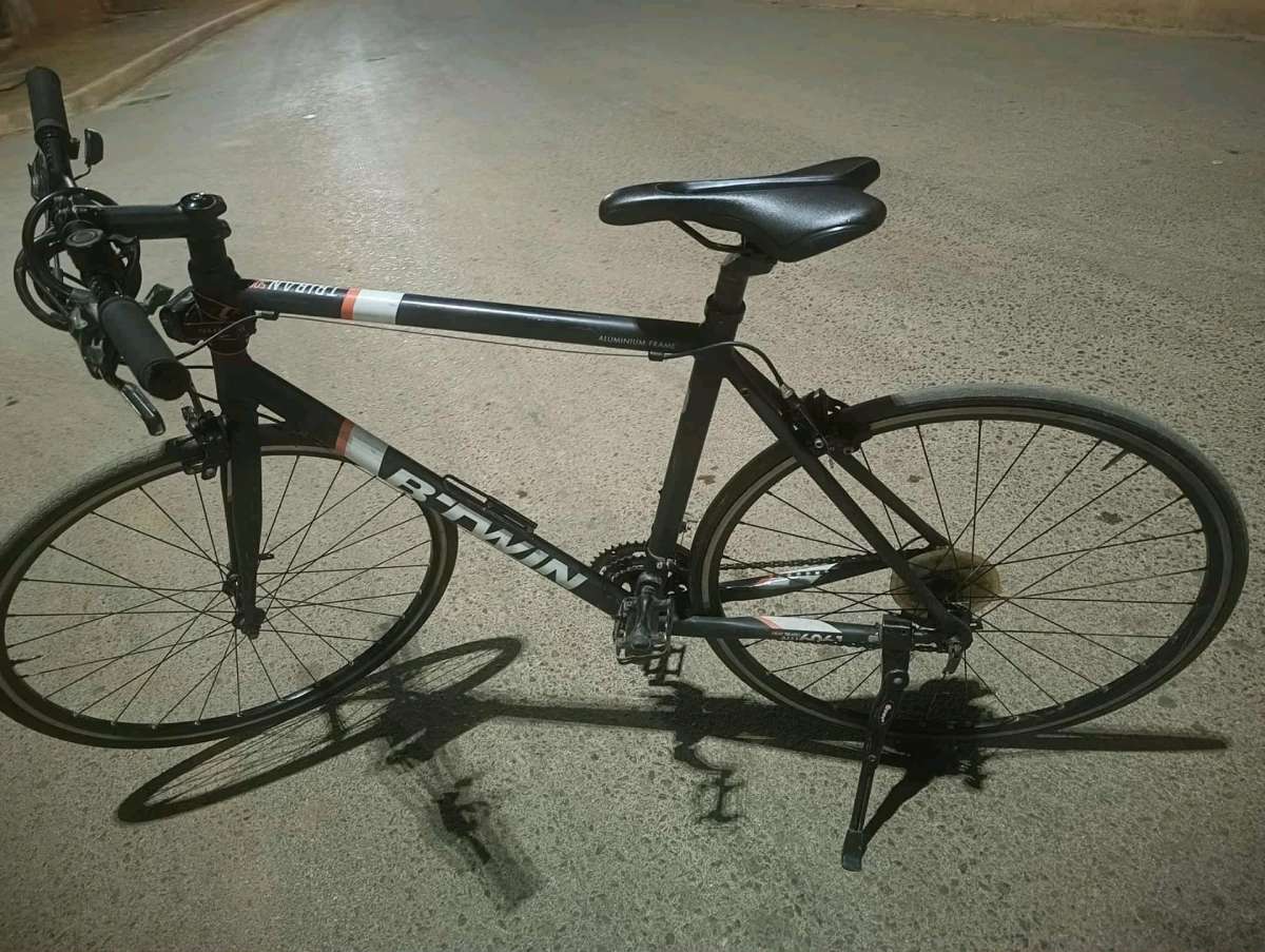 دراجة هوائية للسباق تزن 10 كيلوغرام