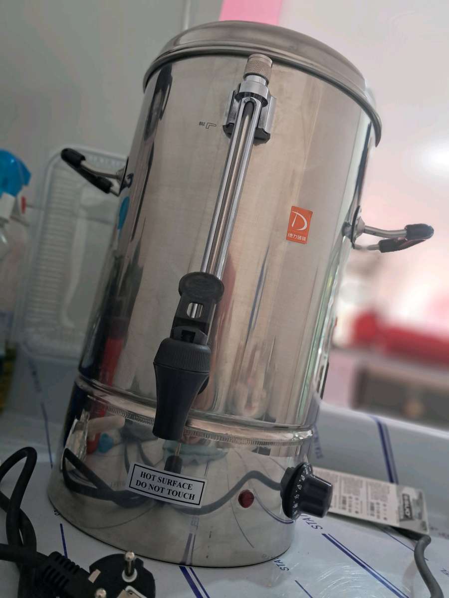 غلاية ماء كهربائية