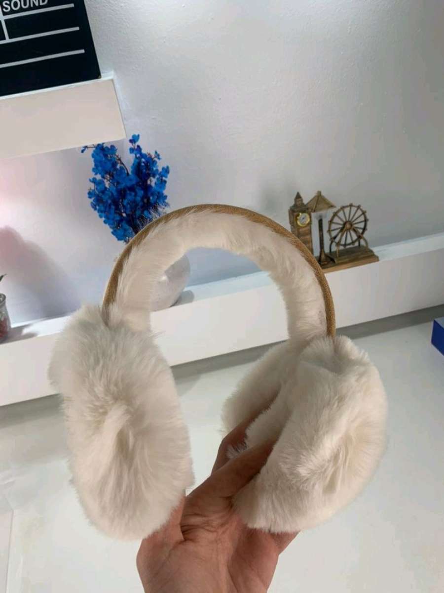 سماعات رأس دافئة