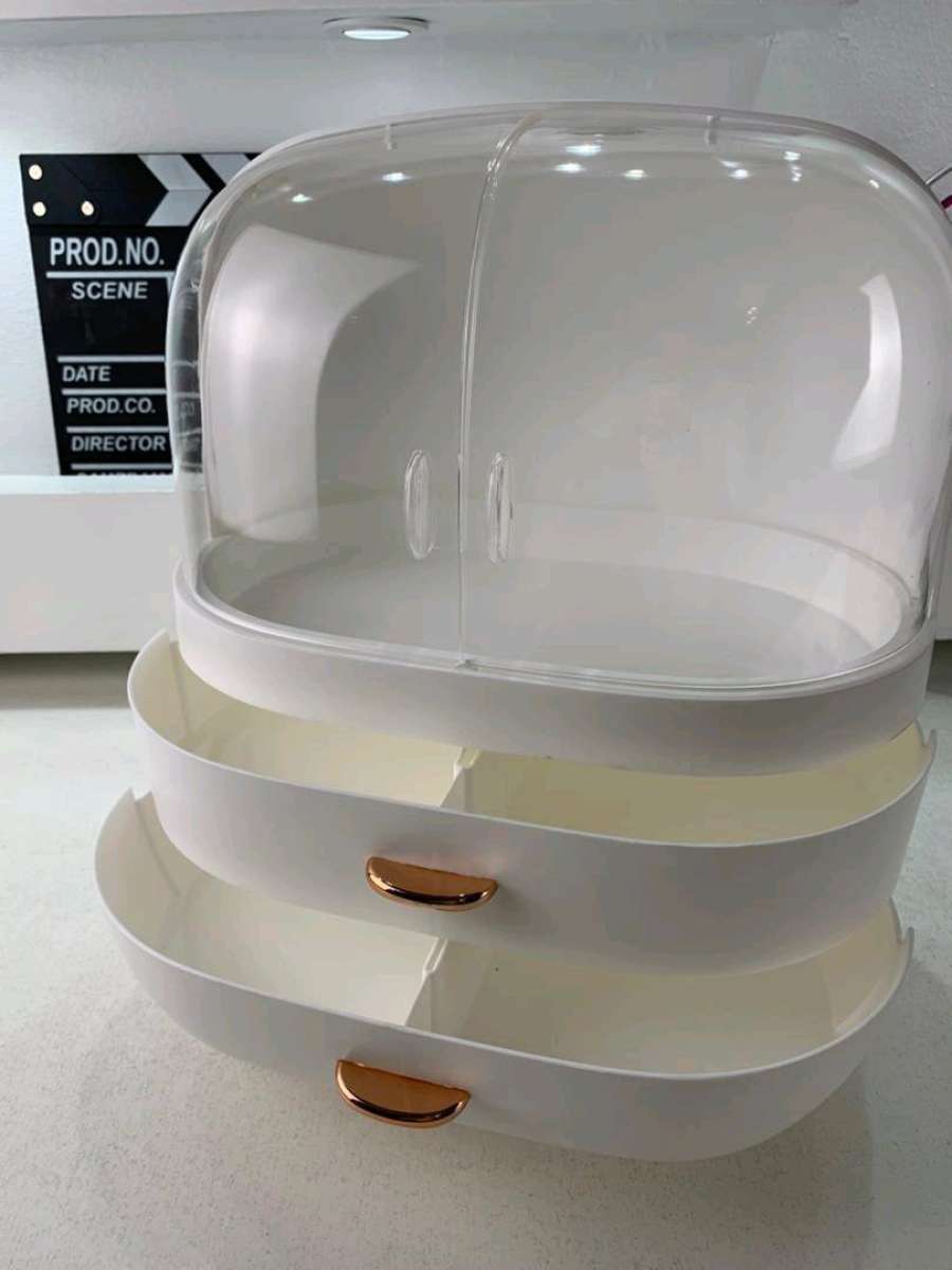 صندوق تخزين مستحضرات تجميل