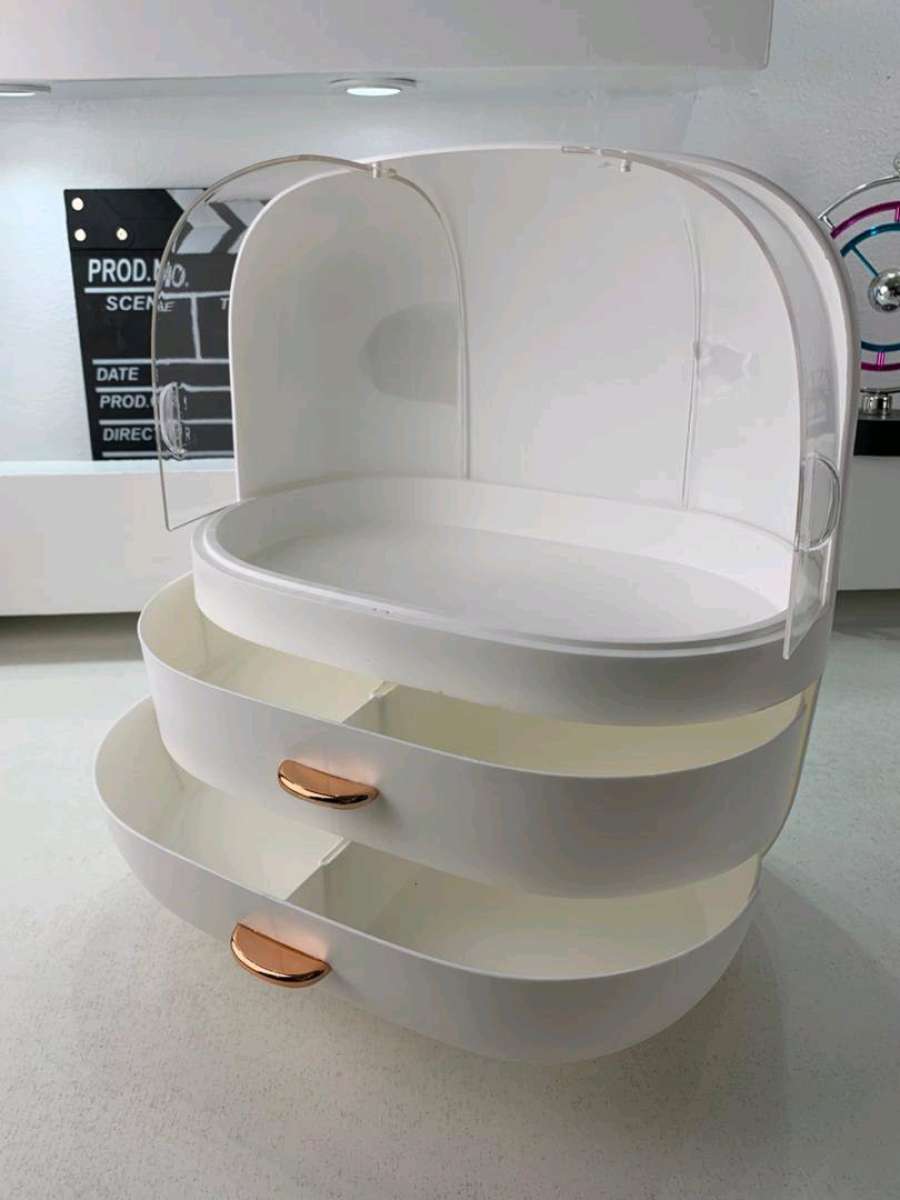 صندوق تخزين مستحضرات تجميل