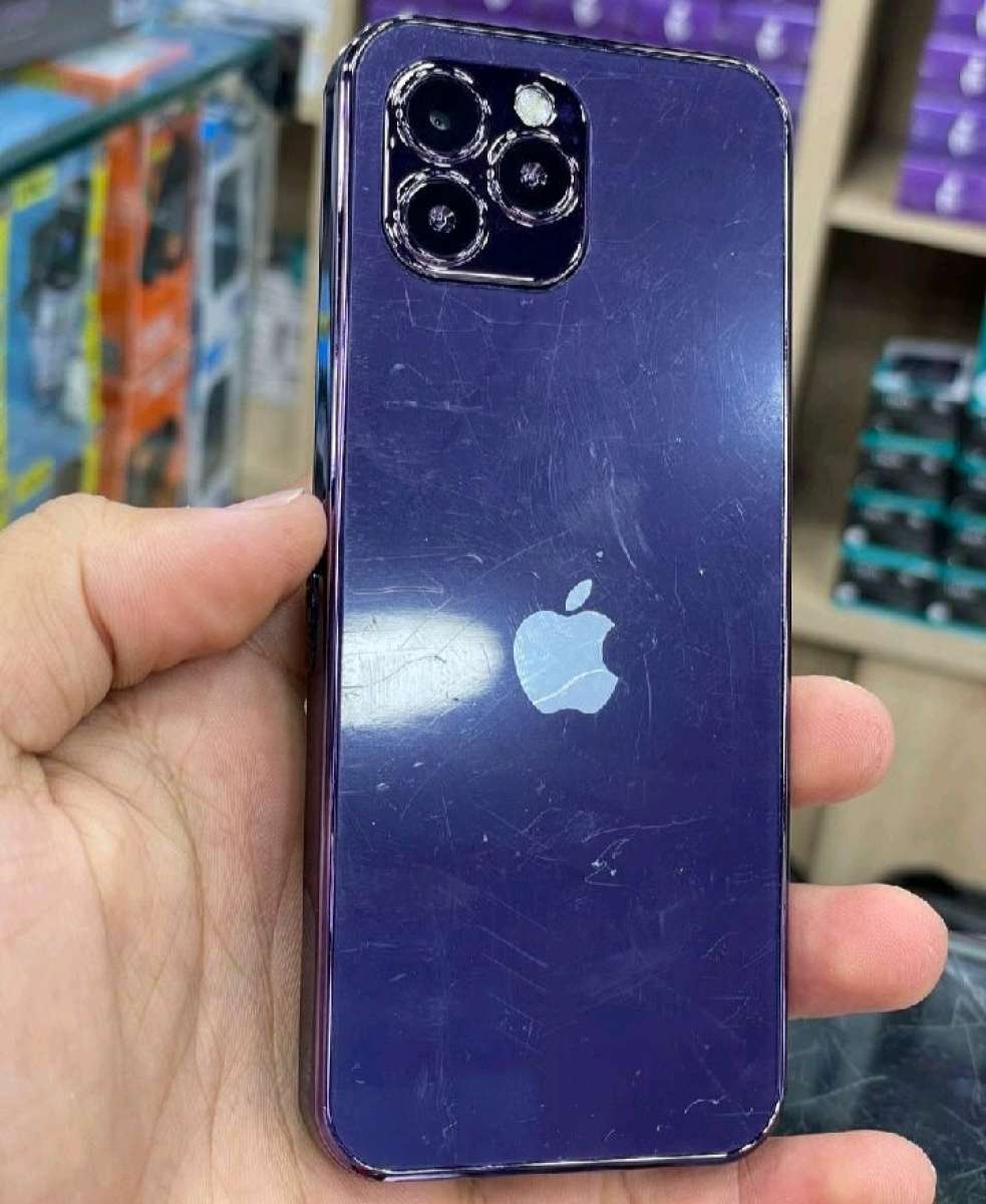 Tlphone iPhone 15 pro حطبة