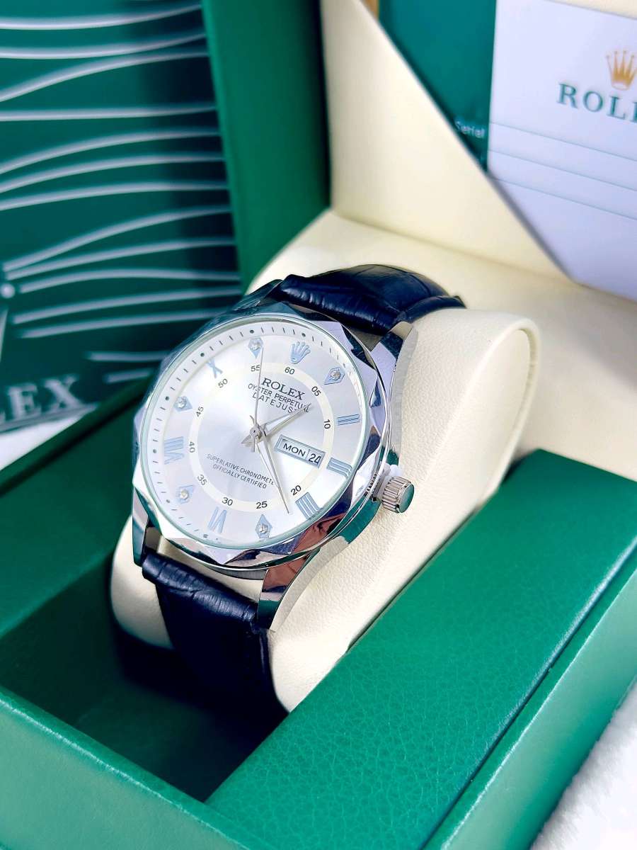 ساعات رجالية مختلفة للبيع