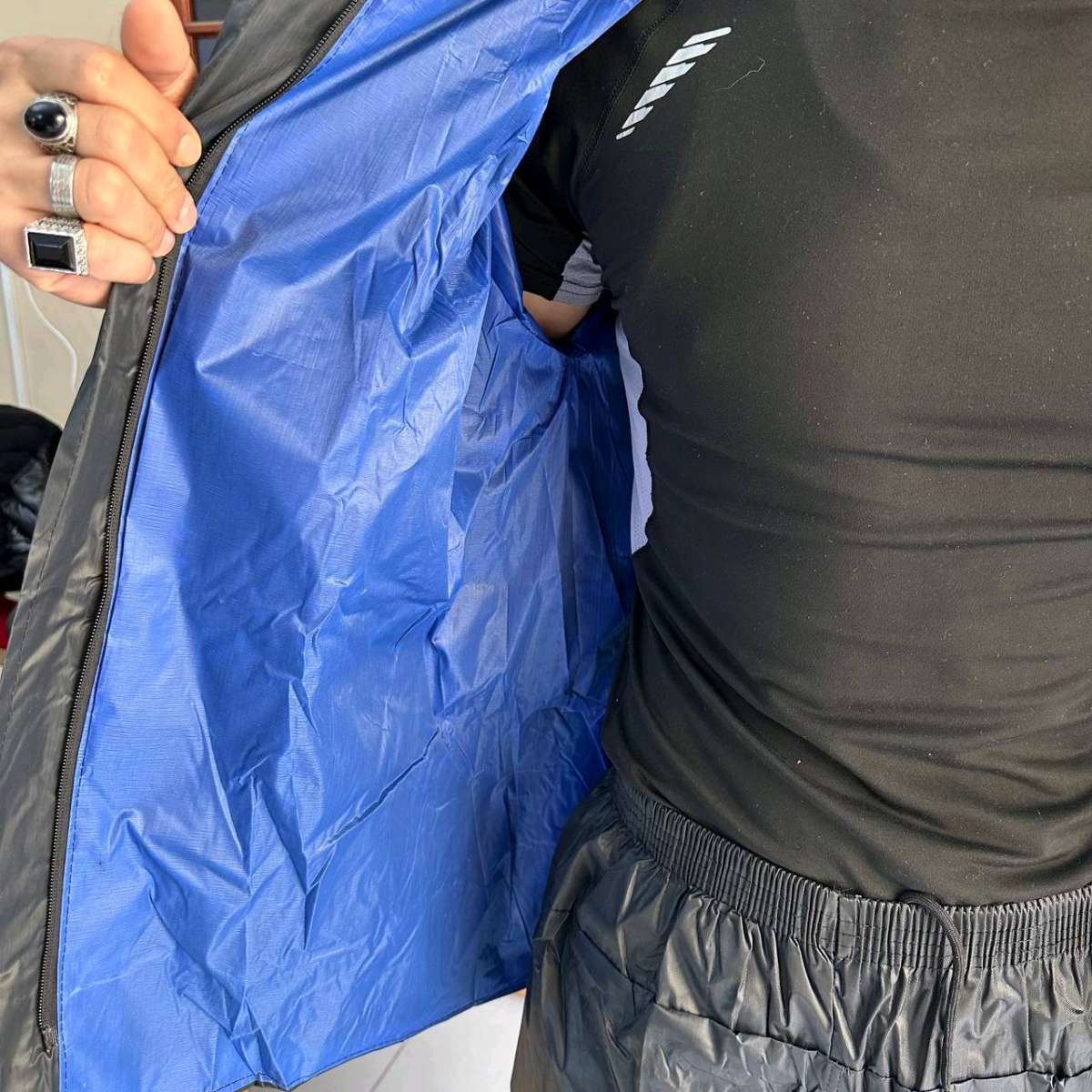 بدلة سميكة مقاومة للماء