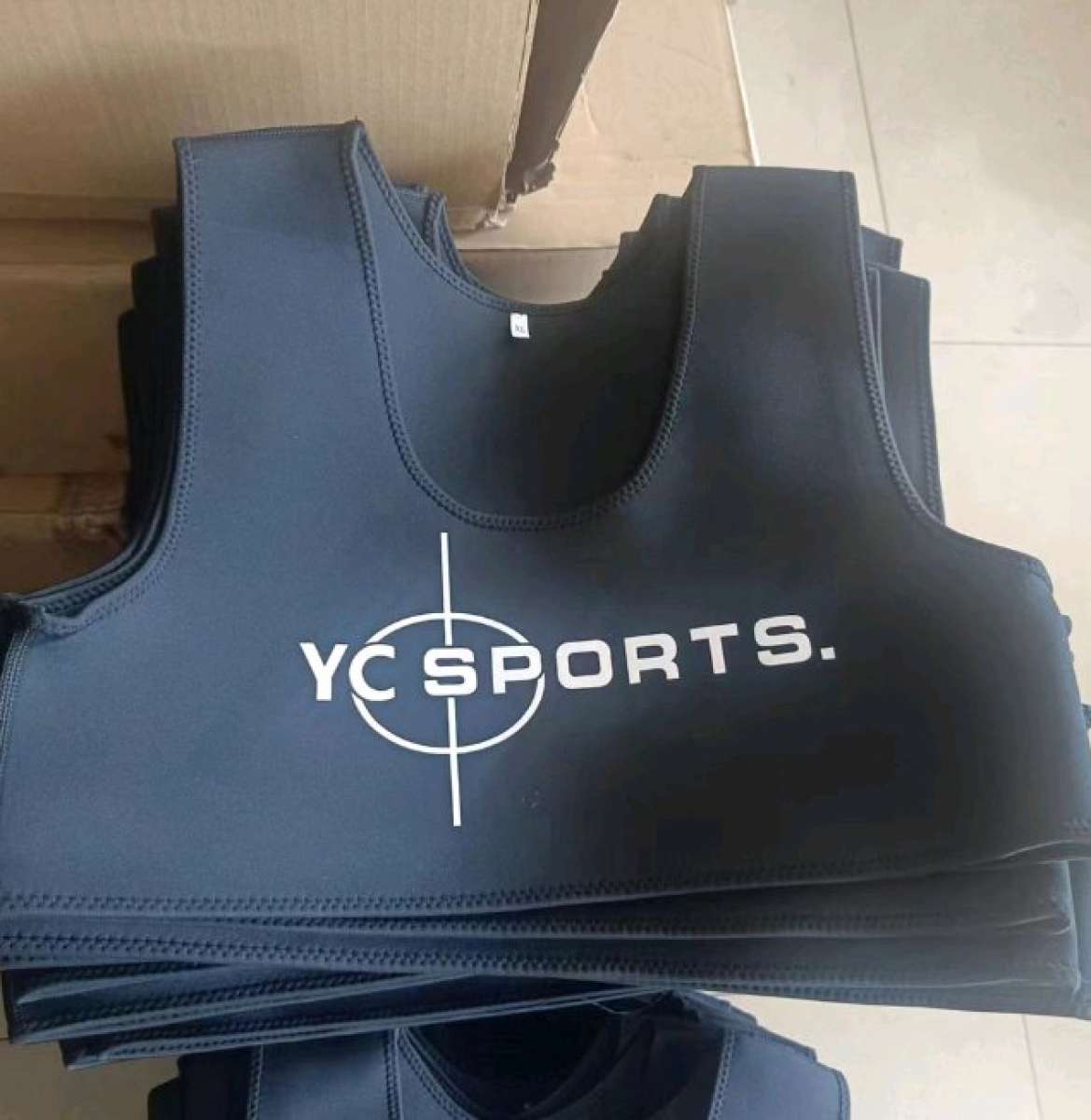 قميص داخلي حراري رياضي لشد الصدر