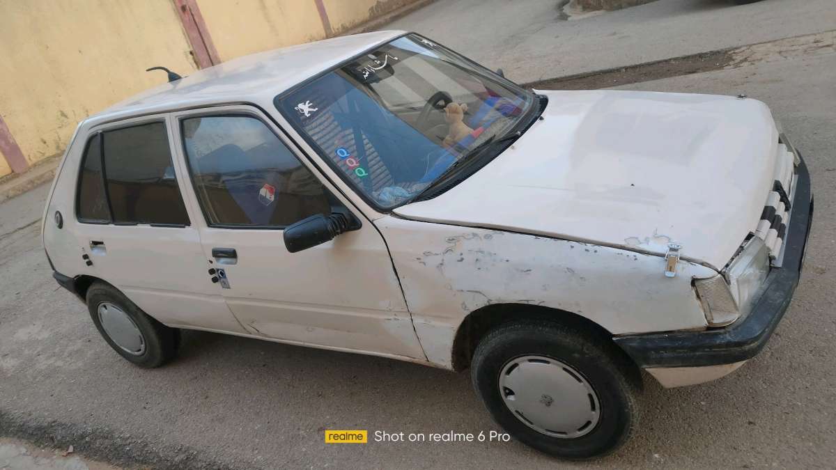 سيارة 205  بيجو