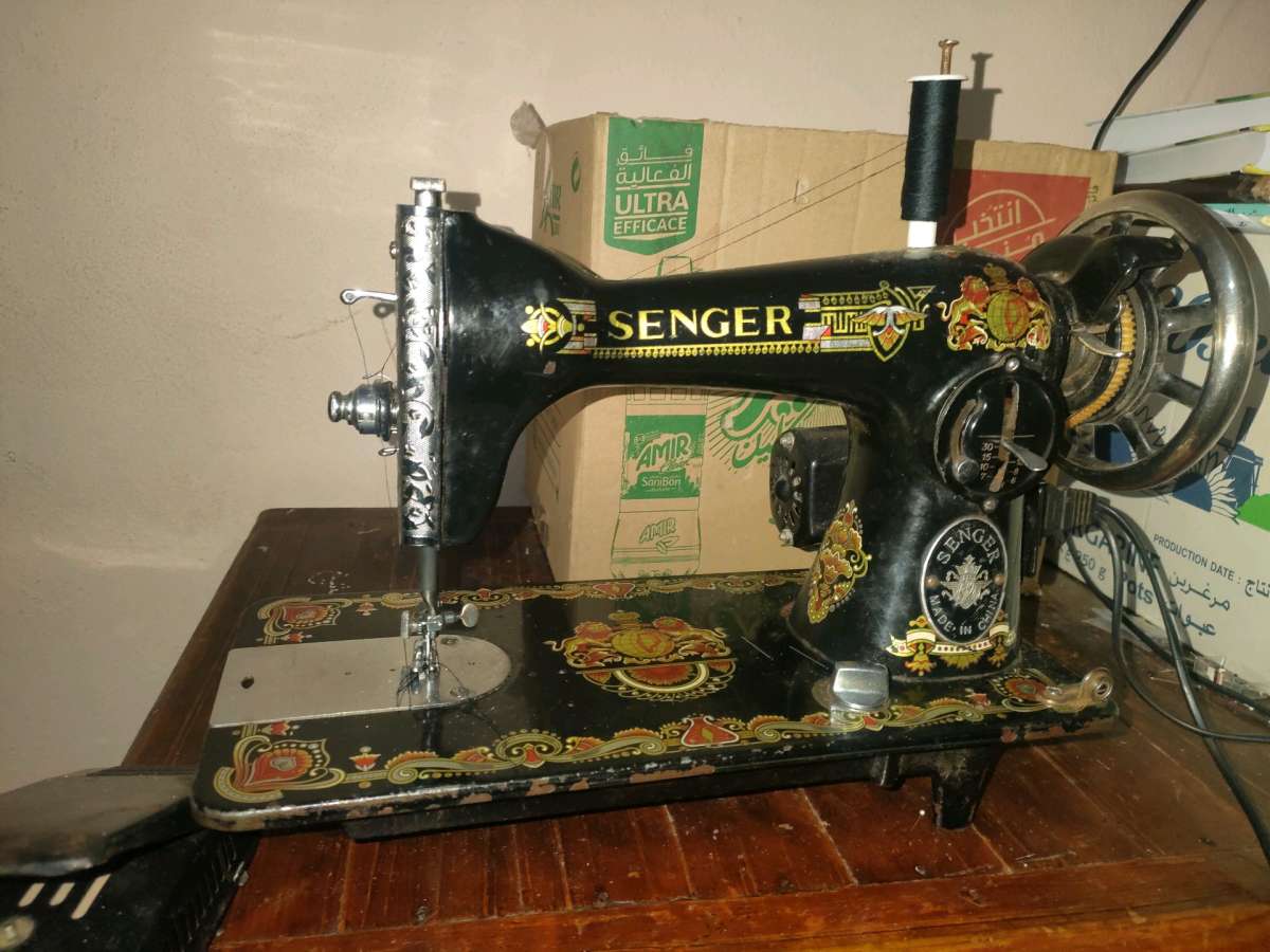 ماكينة خياطة