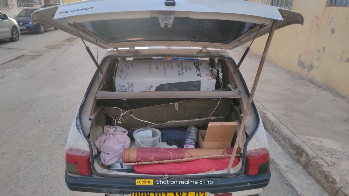 سيارة 205  بيجو