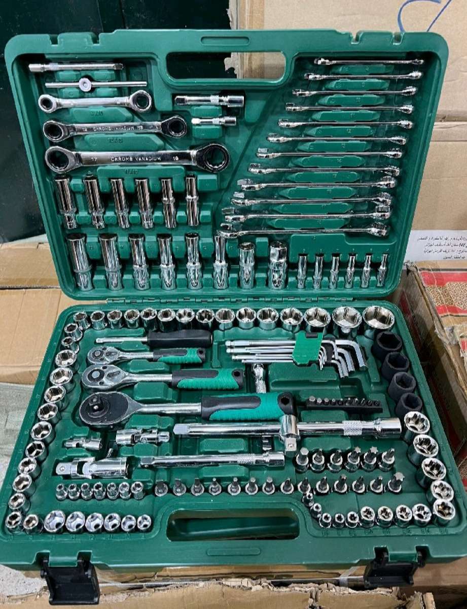 Caisse a outils 151 pieces