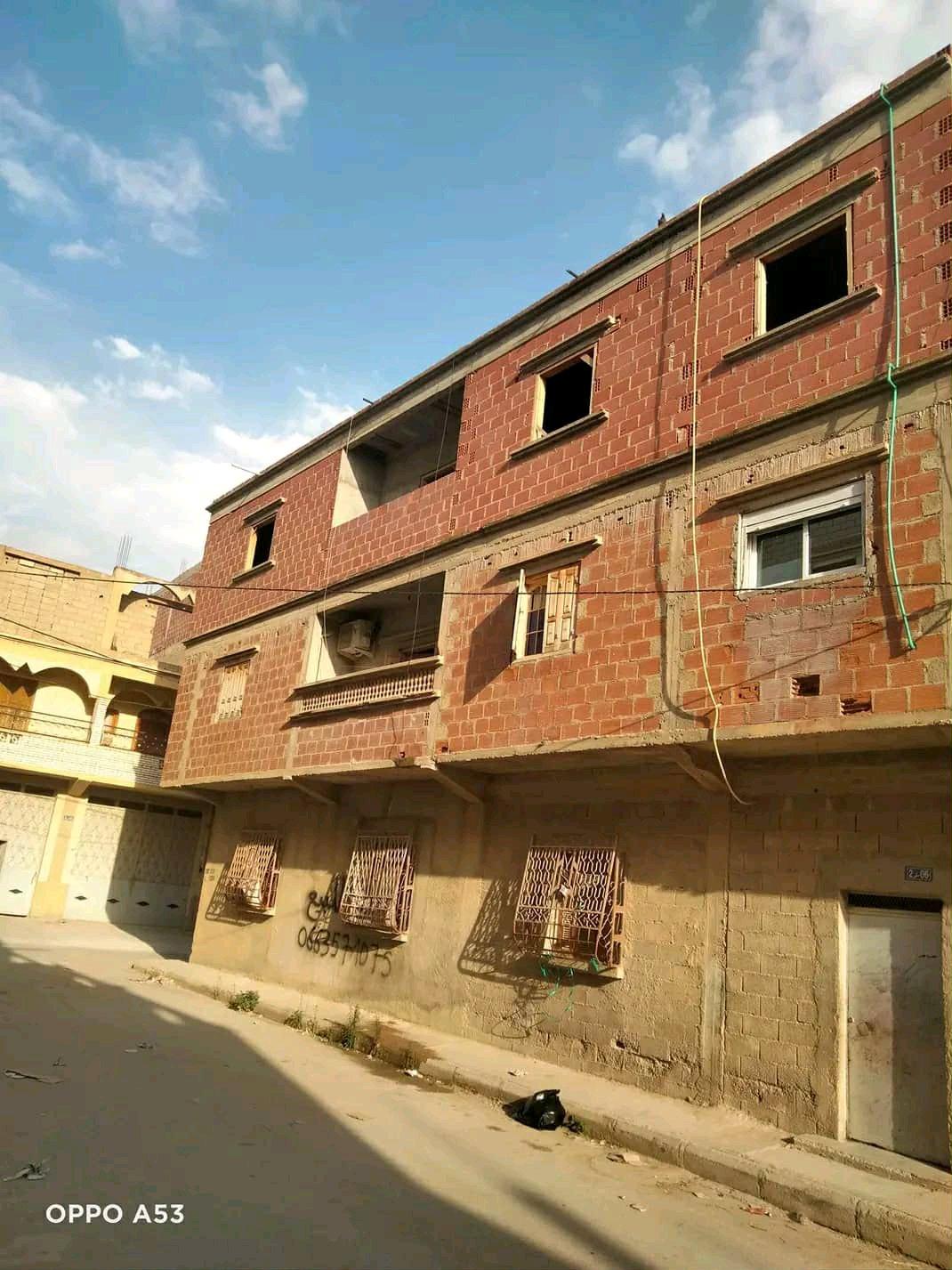 سكن للبيع 250 متر مربع ذو واجهتين