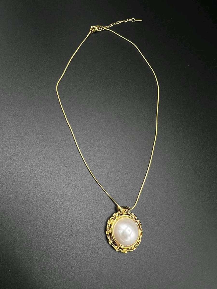 طقم أنيق ساعة نسائية  إكسسوارات راقية الطقم هذا يعطيك لمسة