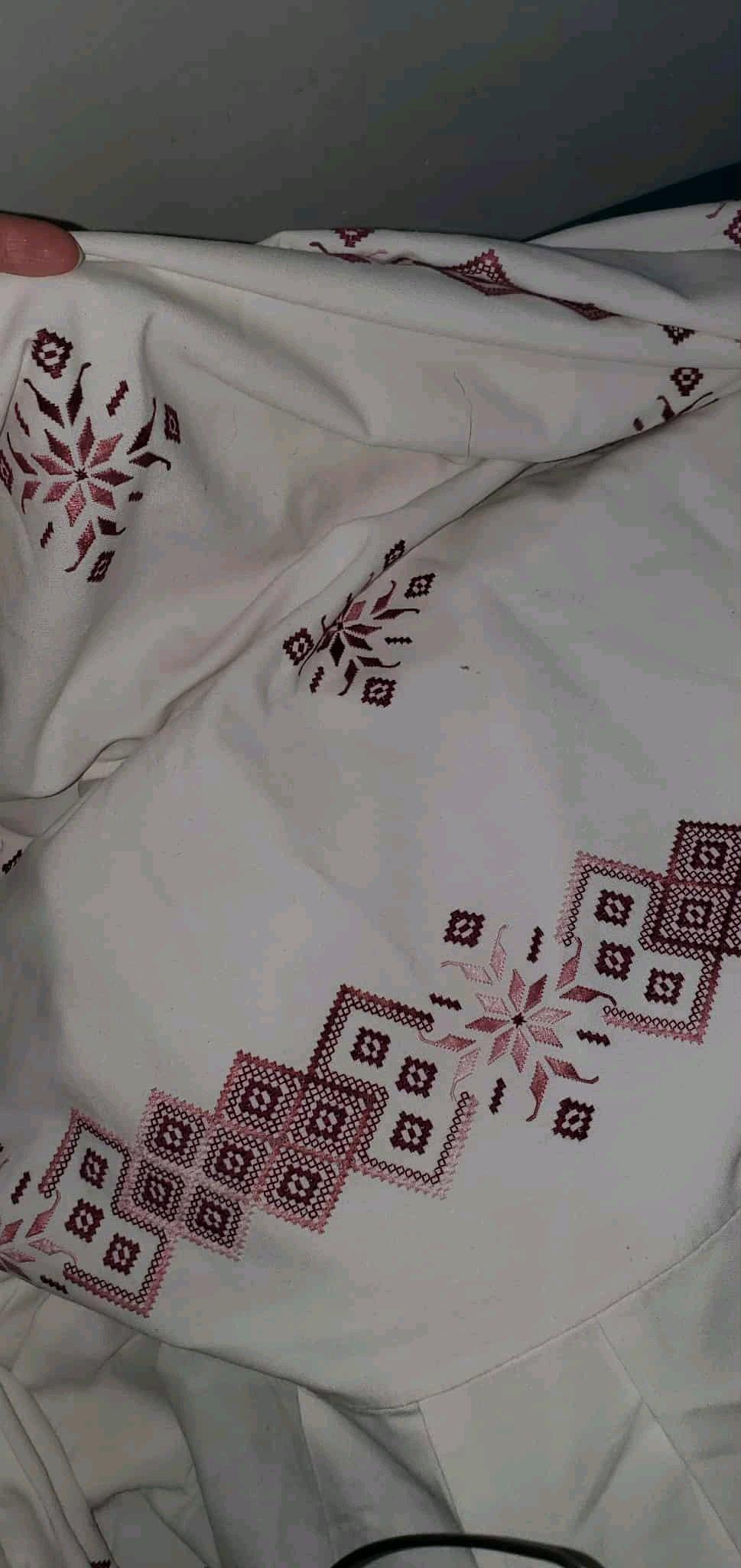 فراش النابل تع عرايس فيه مسند و زوز كوسانات دوبل