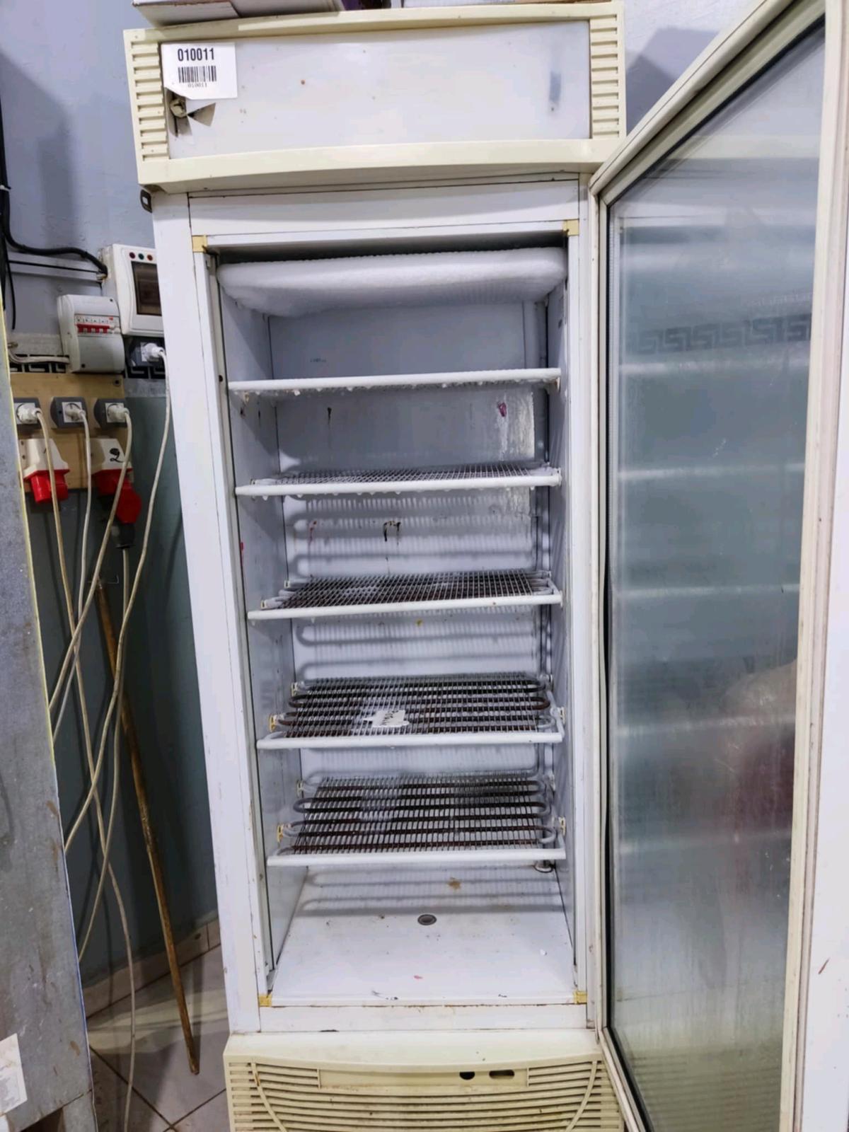 Conglateur vertical vitr professionnel