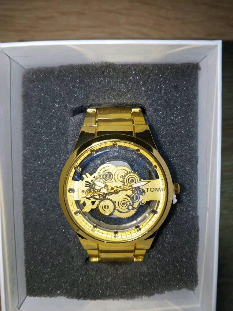 ساعات رجاليه ونسائية البيع بلجملة فقط