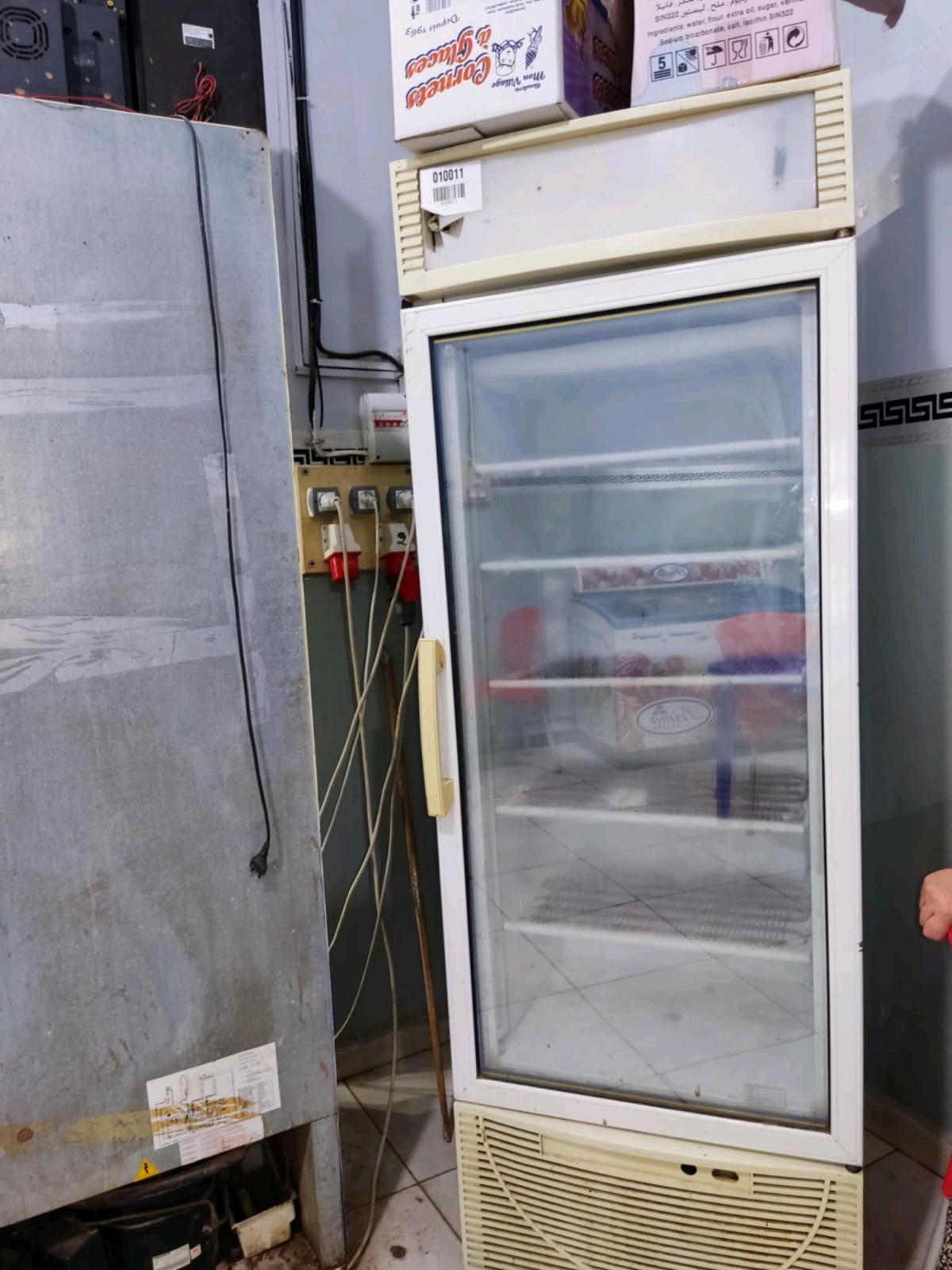 Conglateur vertical vitr professionnel