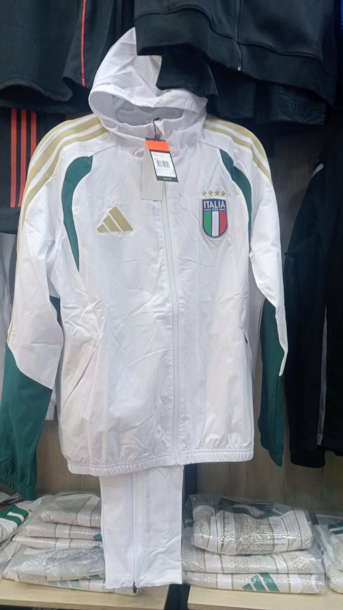 ملابس رياضية رجال واطفال