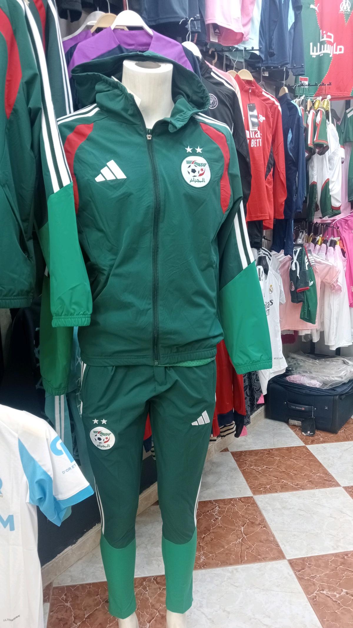 ملابس رياضية رجال واطفال