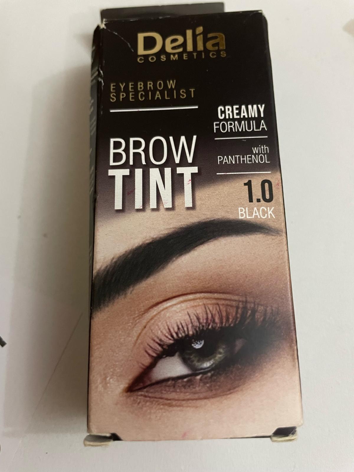 صبغة الحواجب سوداء