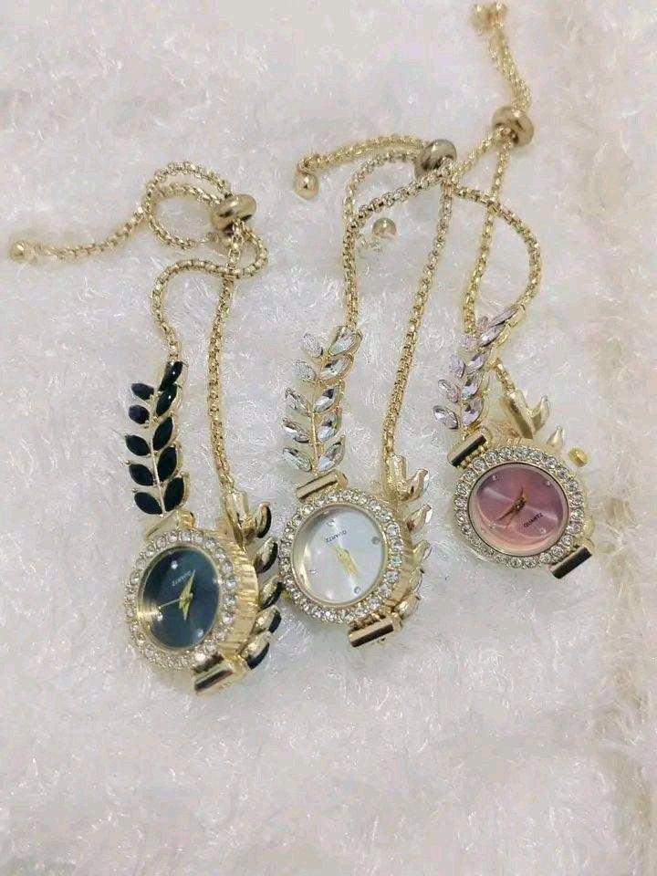 أسورة نسائية فاخرة