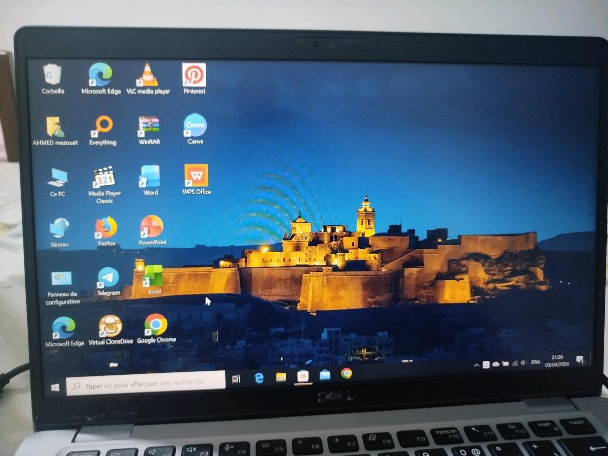 حاسوب محمول من نوع dell