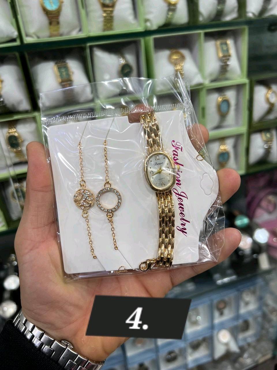 طقم نسائي ساعة و 2 براسلي