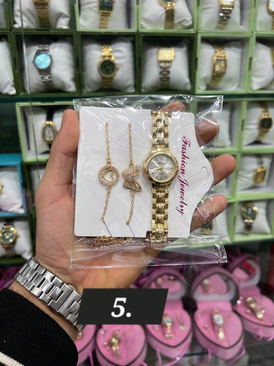 طقم نسائي ساعة و 2 براسلي