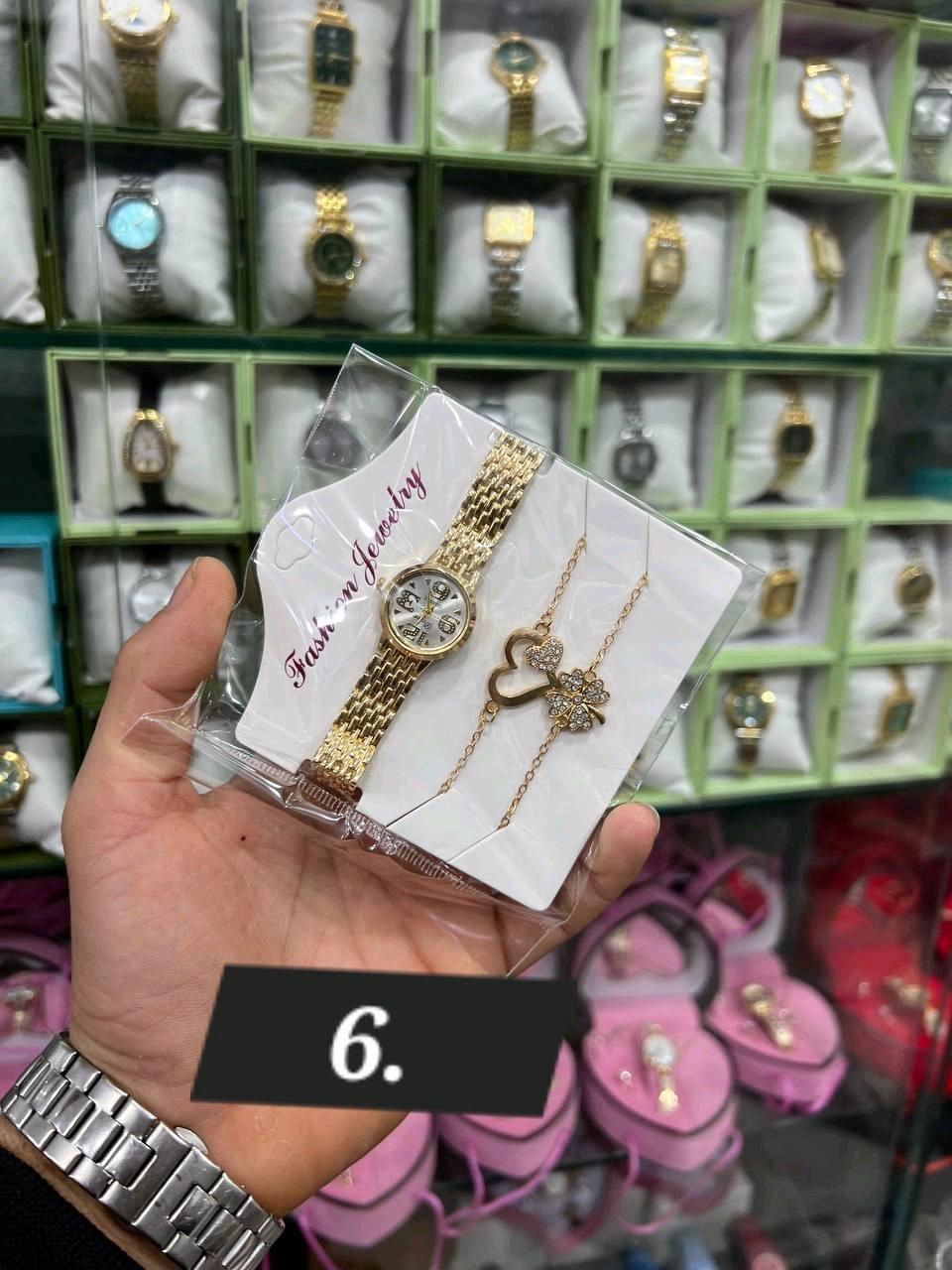 طقم نسائي ساعة و 2 براسلي