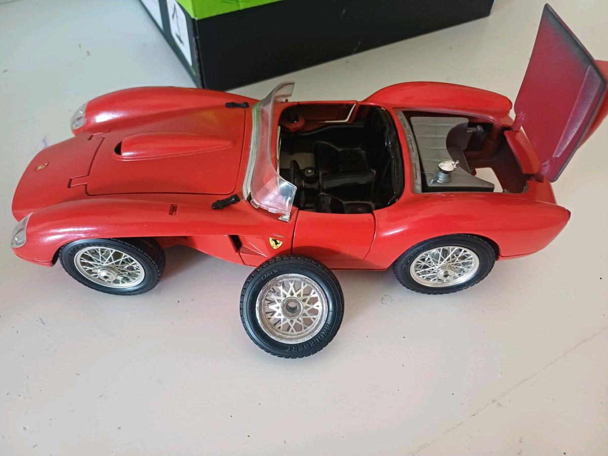 Bburago 1957 Ferrari 250 Testa Rossa  نموذج