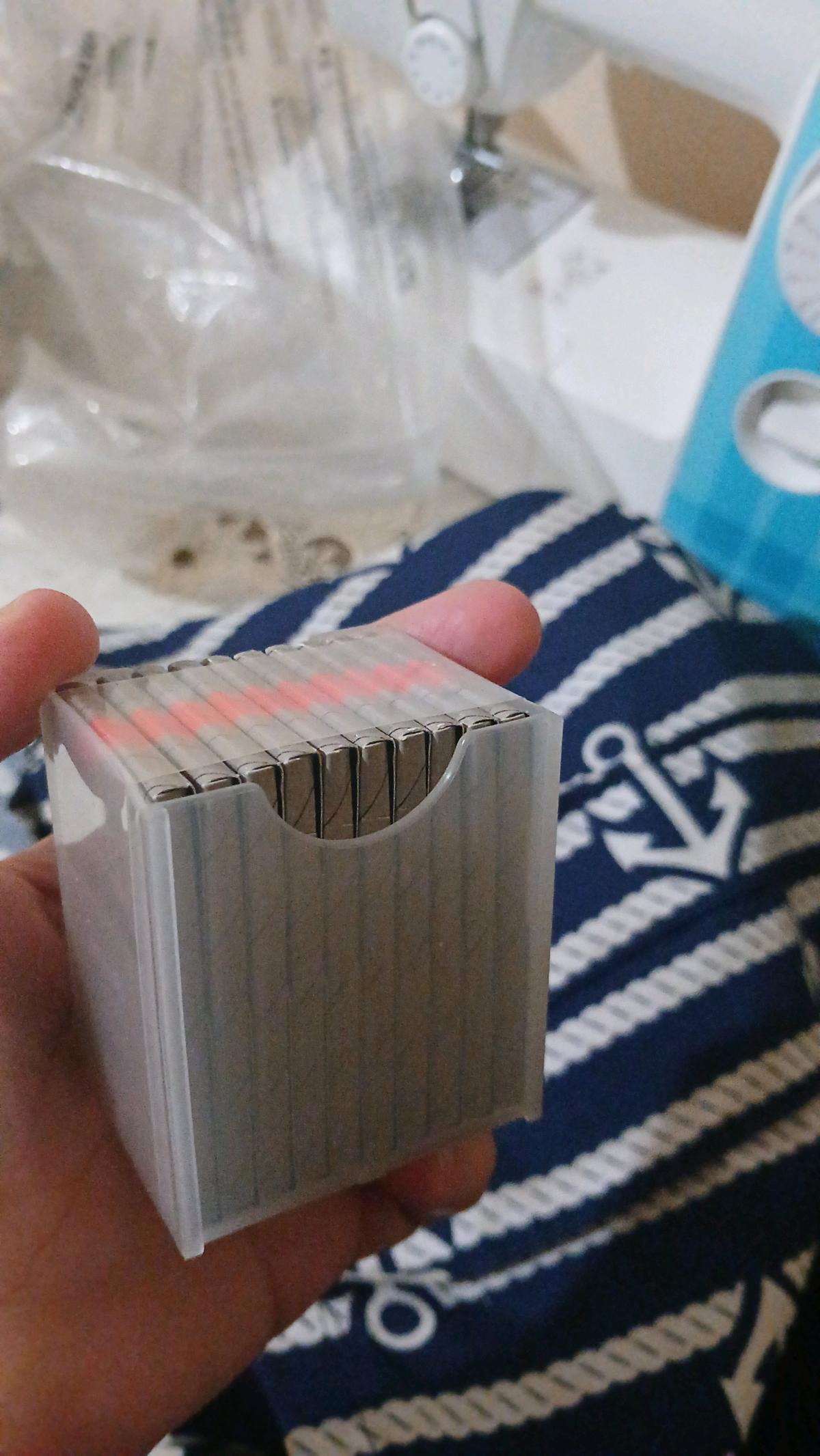 آلة الخياطة