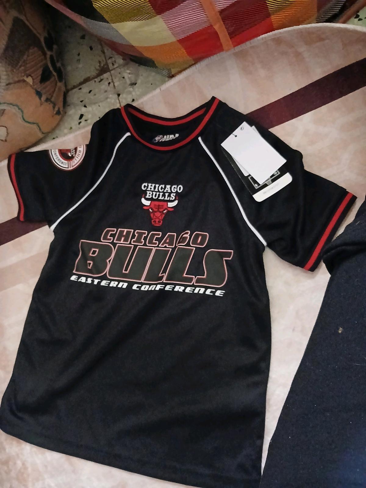 ملابس واحذيه للاطفال