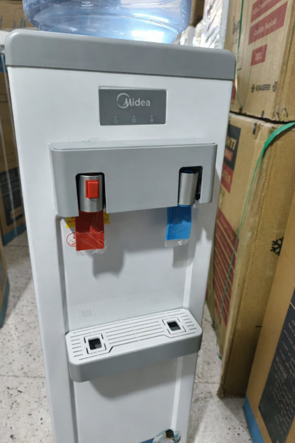 Fontaine marque midea couleur blanche