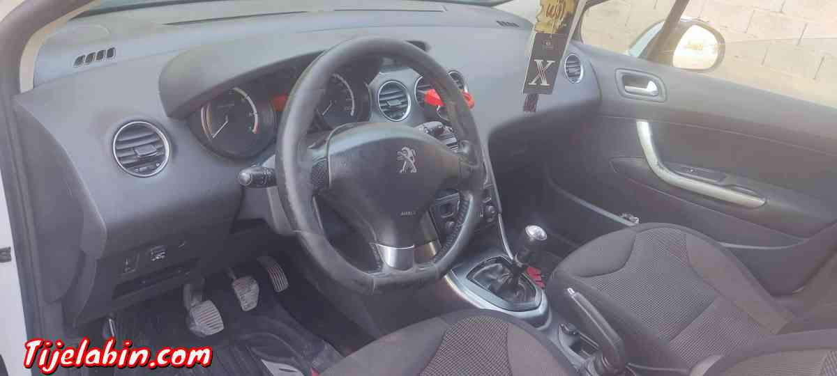 سيارة  بيجو  308