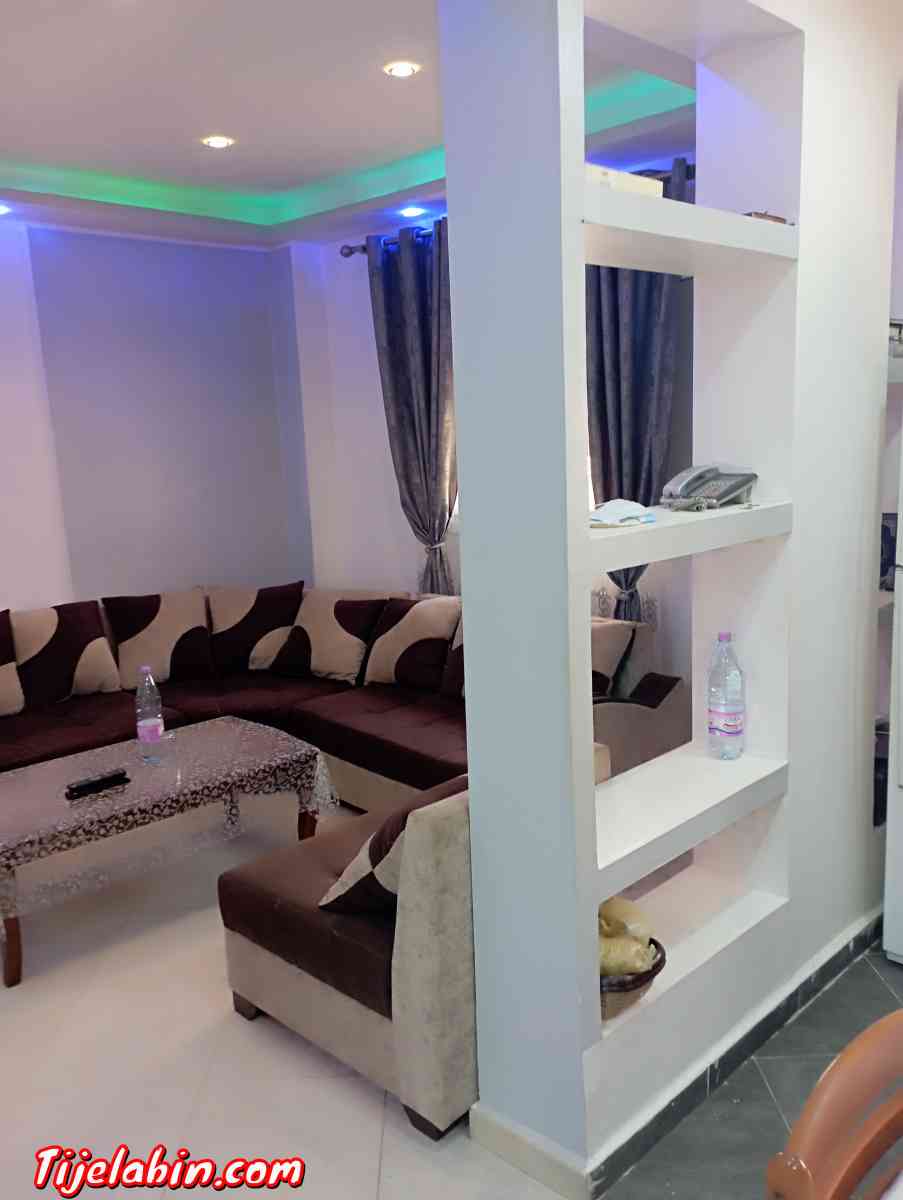 particulier vent appartement F4, 1er étage meublé et équipé