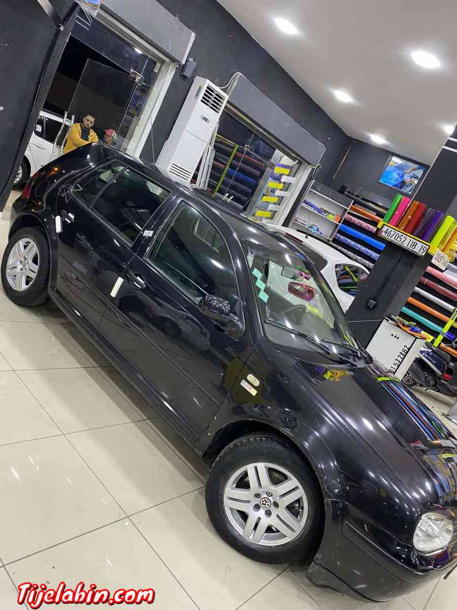 سيارة من نوع قولف 4