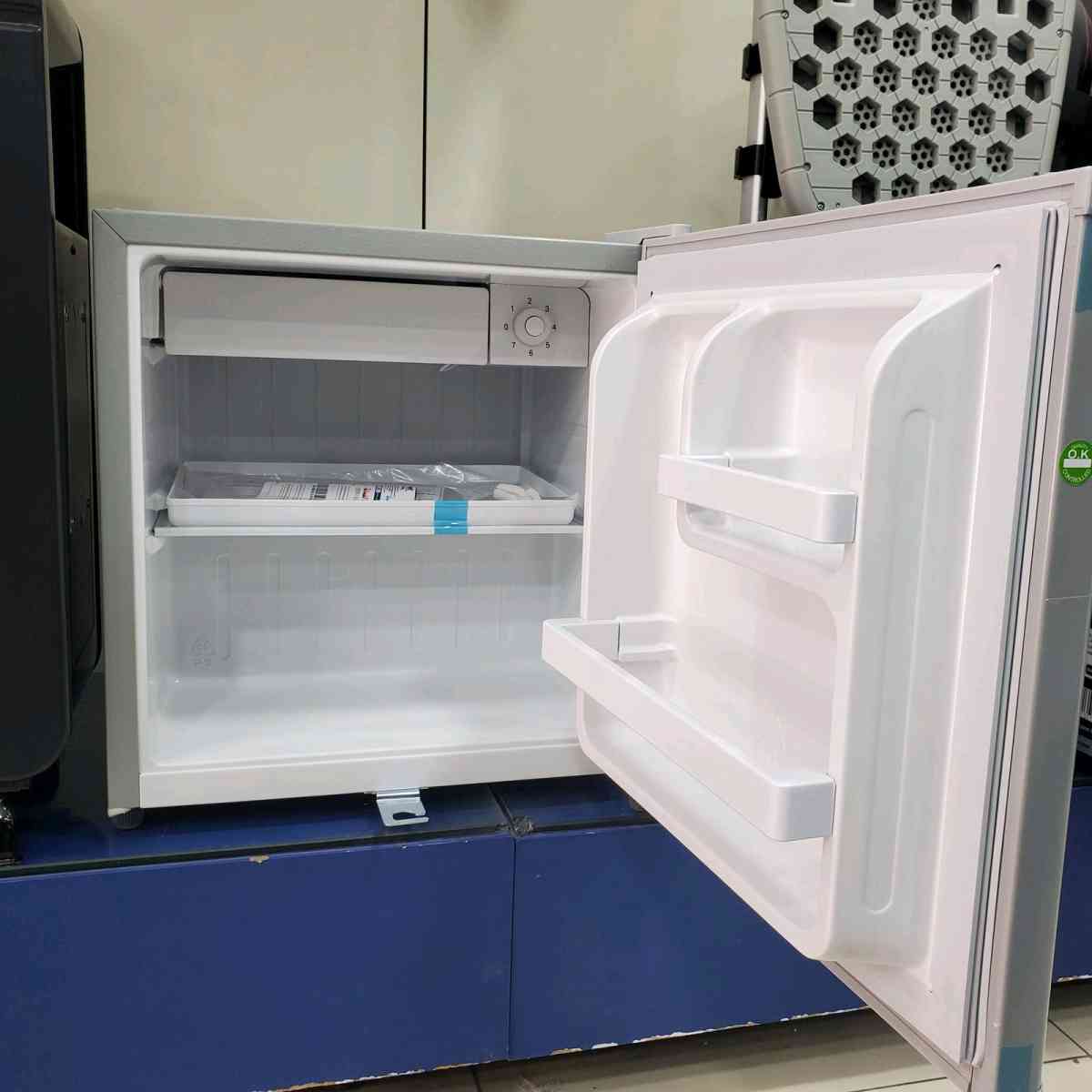 ثلاجة صغيرة