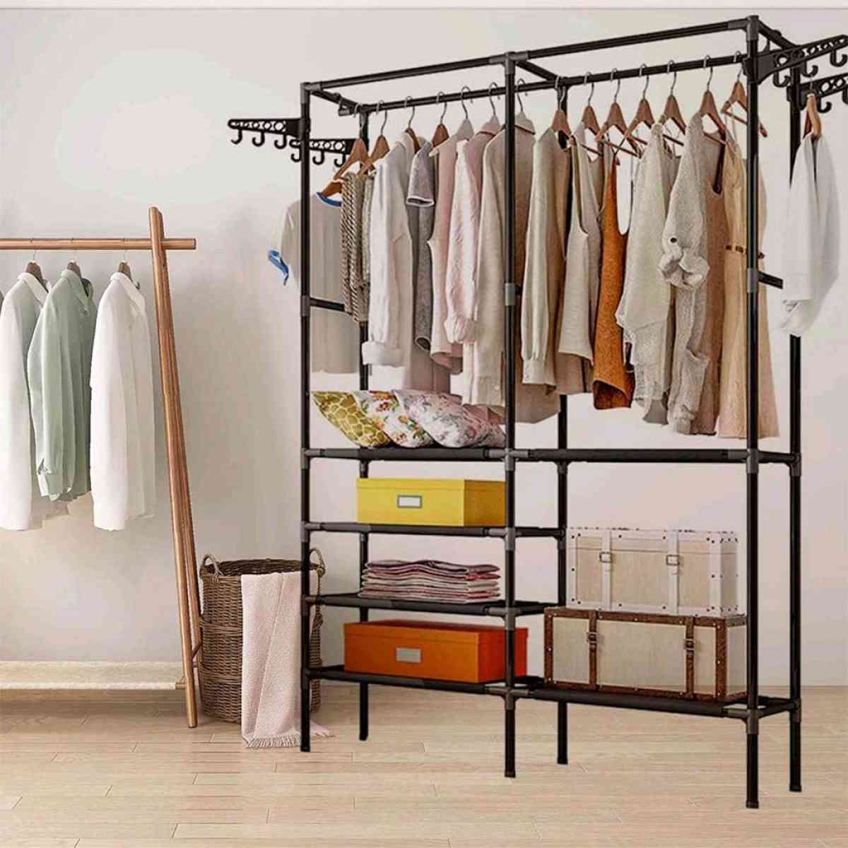 علاقة ملابس