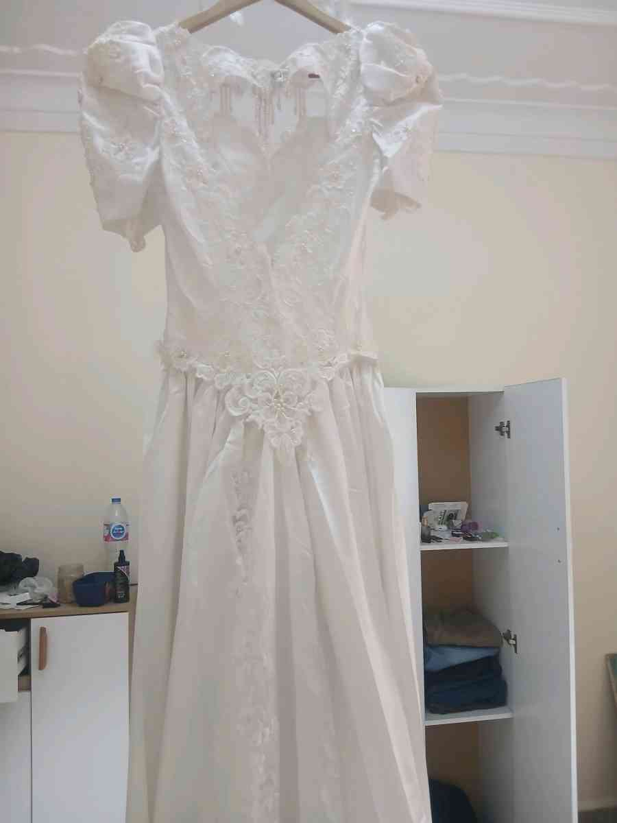 robe blanche neuf taille 38 40