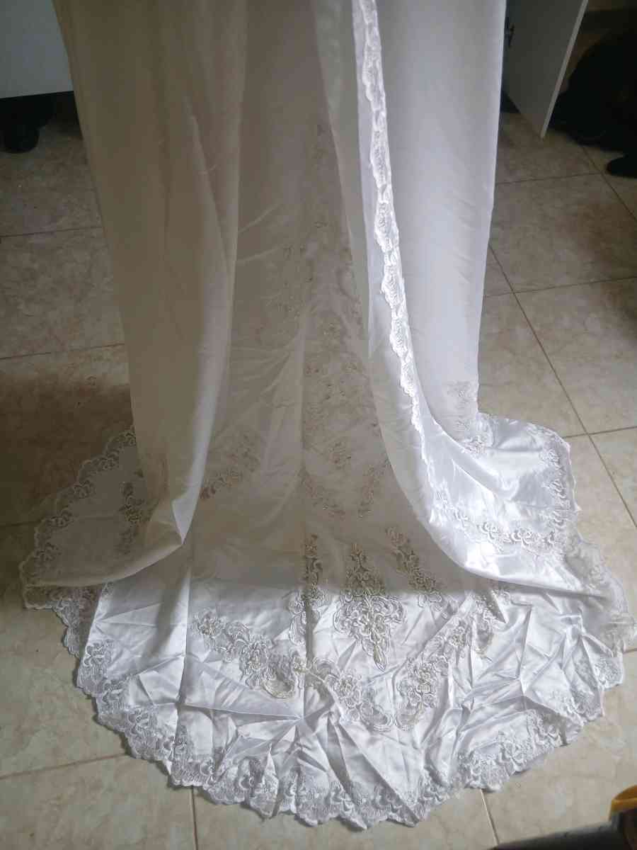 robe blanche neuf taille 38 40