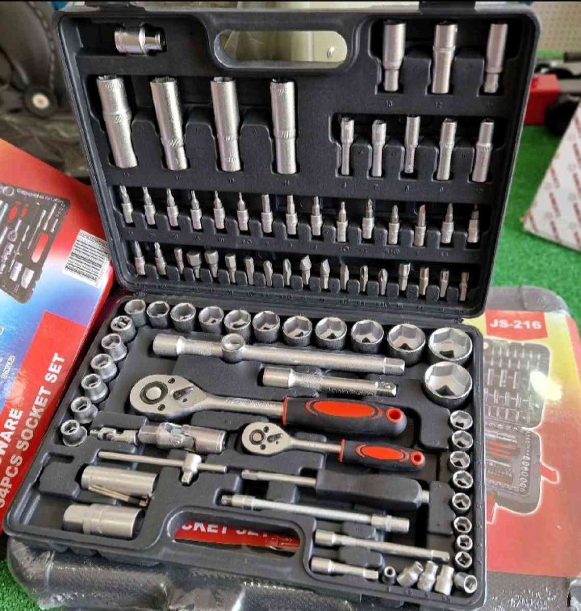 Caisse a outils 94 pices