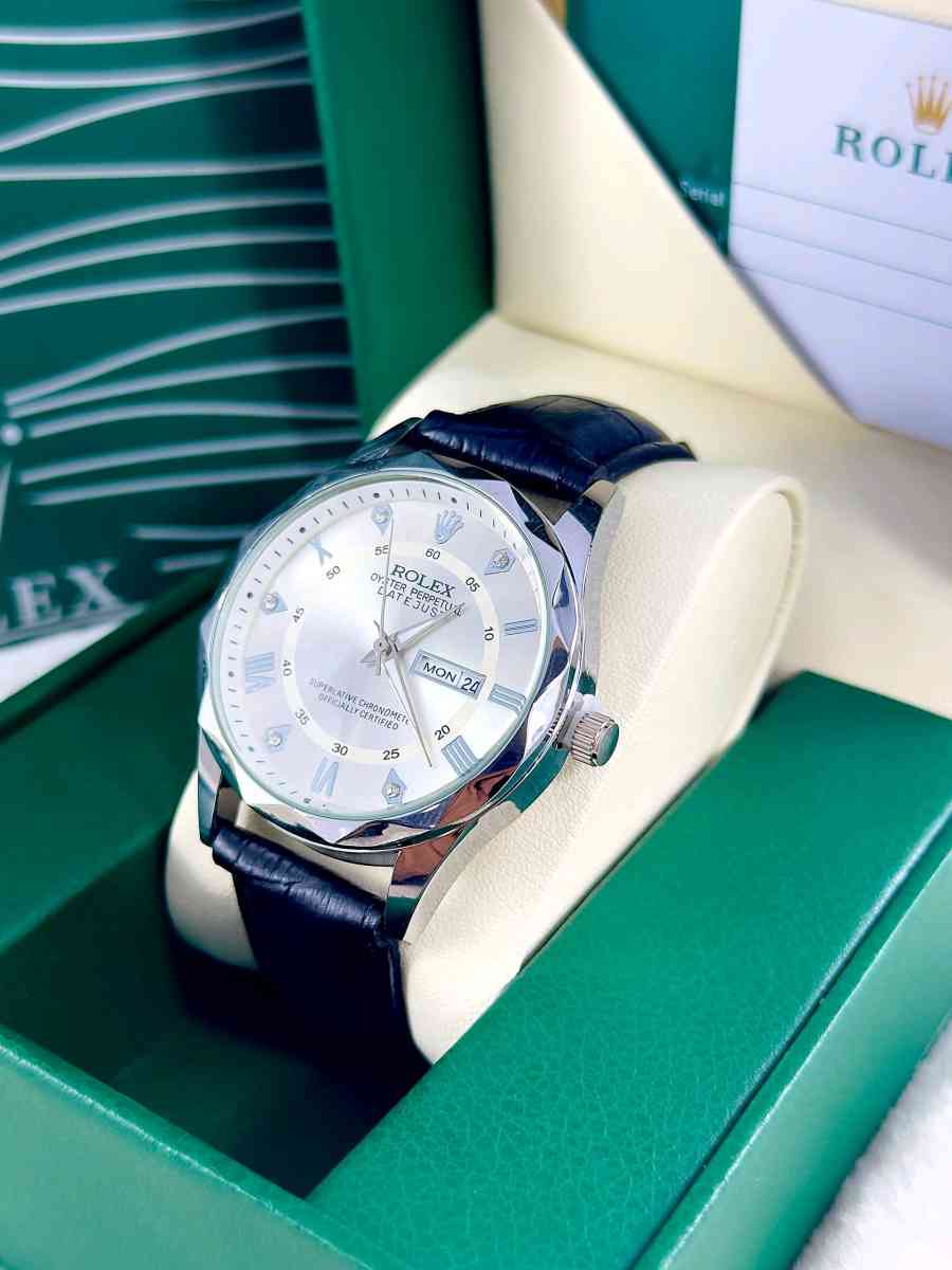 ساعات رجالية مختلفة للبيع