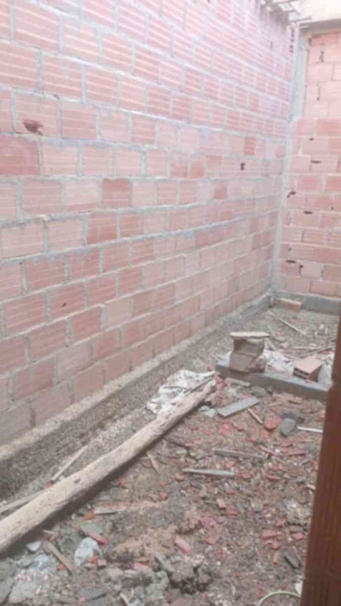 بيت 120 متر مربع نصف جاهز يحتوي على الكهرباء عرفي