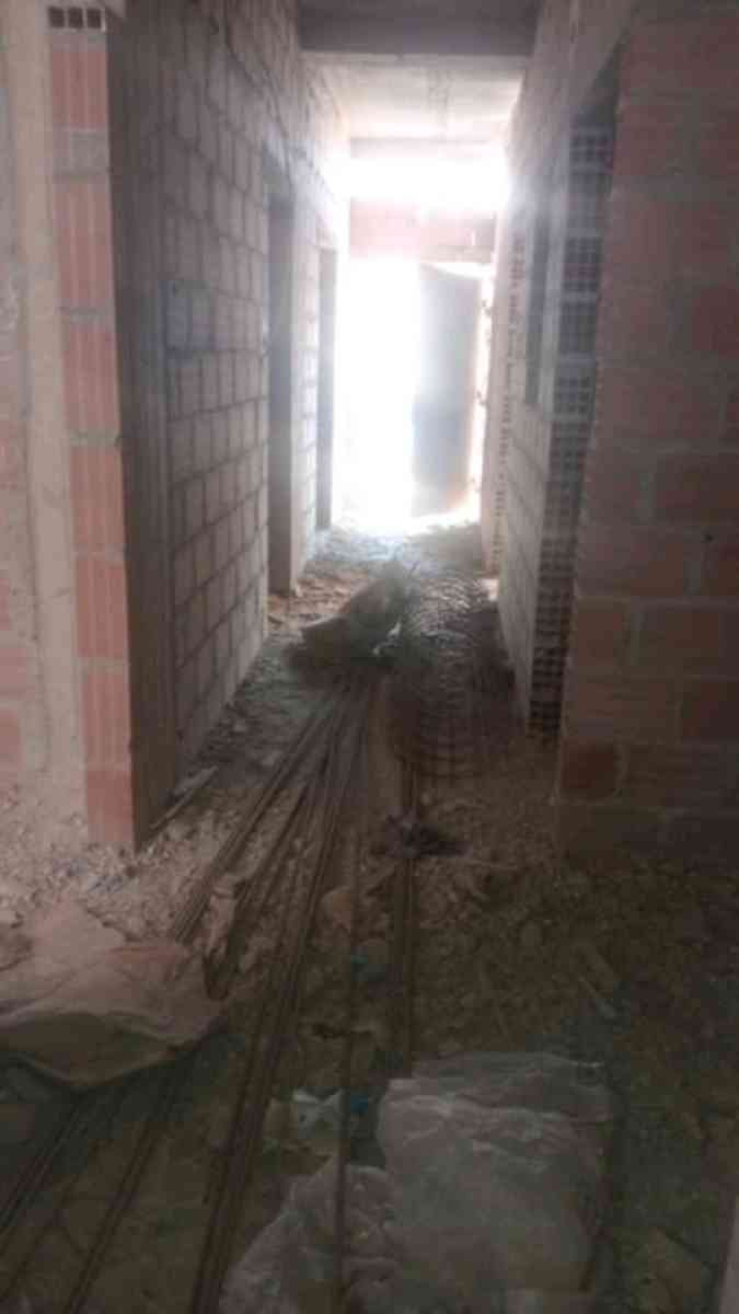 بيت 120 متر مربع نصف جاهز يحتوي على الكهرباء عرفي