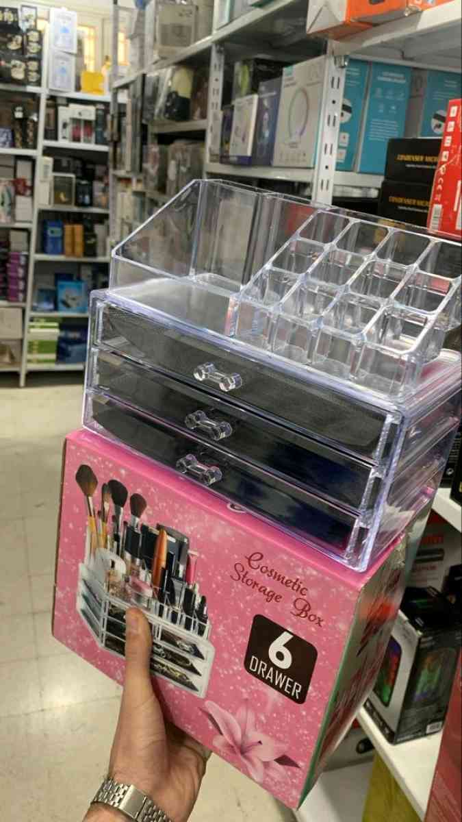 صندوق تخزين مكياج أكريليك بثلاثة أدراج