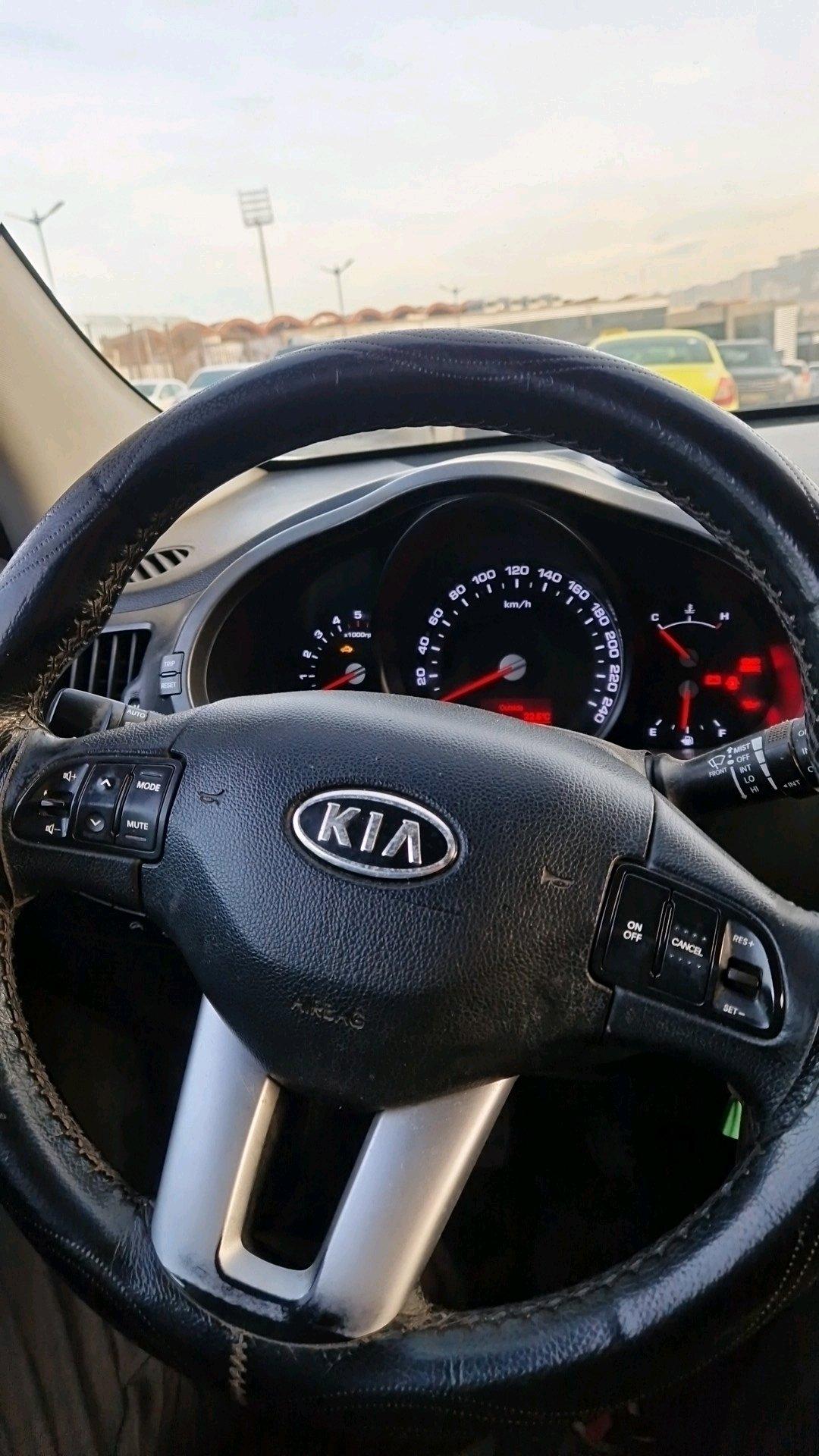 KIA SPORTAGE  CRDI  4 2 ANNE 2012 PREMIERE MAIN