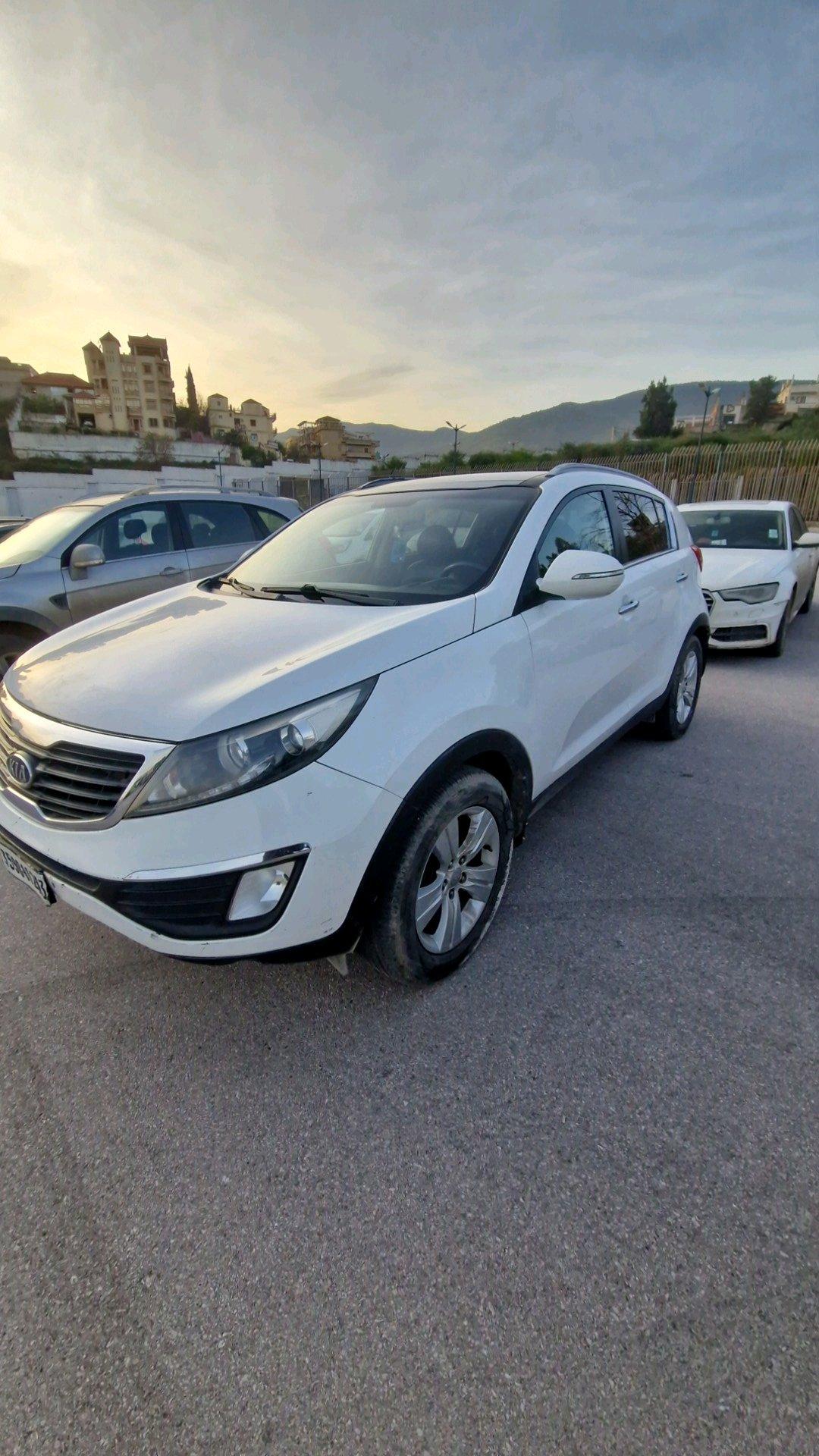 KIA SPORTAGE  CRDI  4 2 ANNE 2012 PREMIERE MAIN
