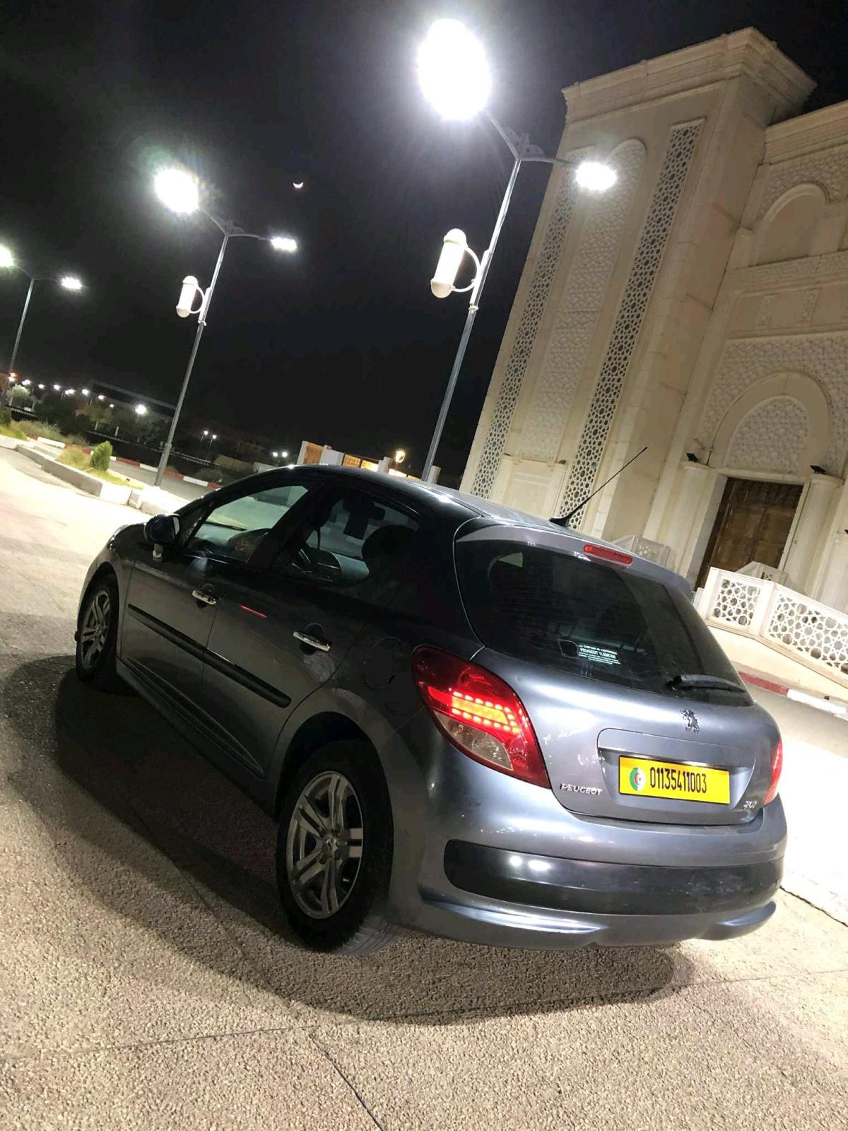 سيارة بيجو 207