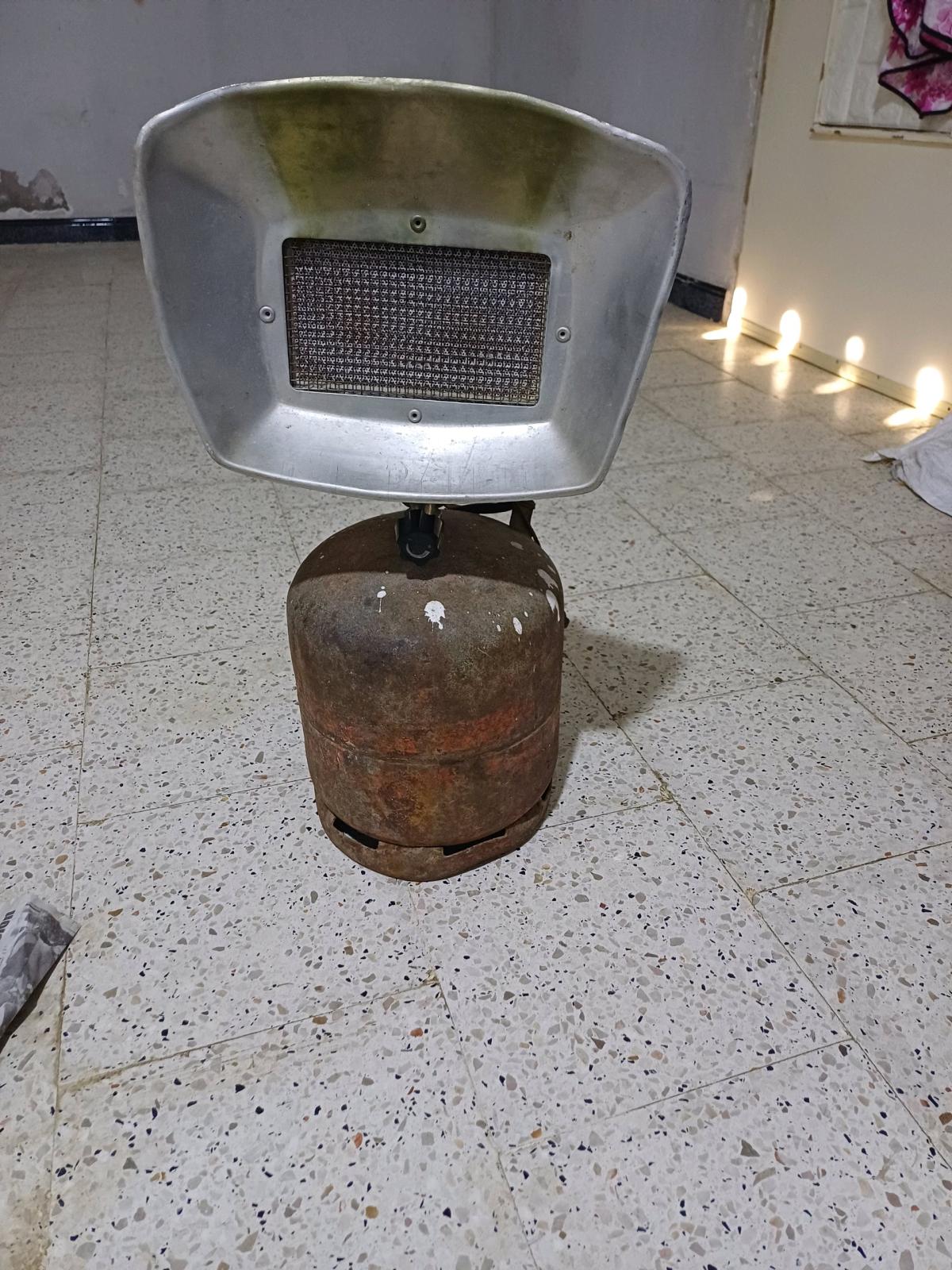 قرعة غاز مع المدفأة تاعها