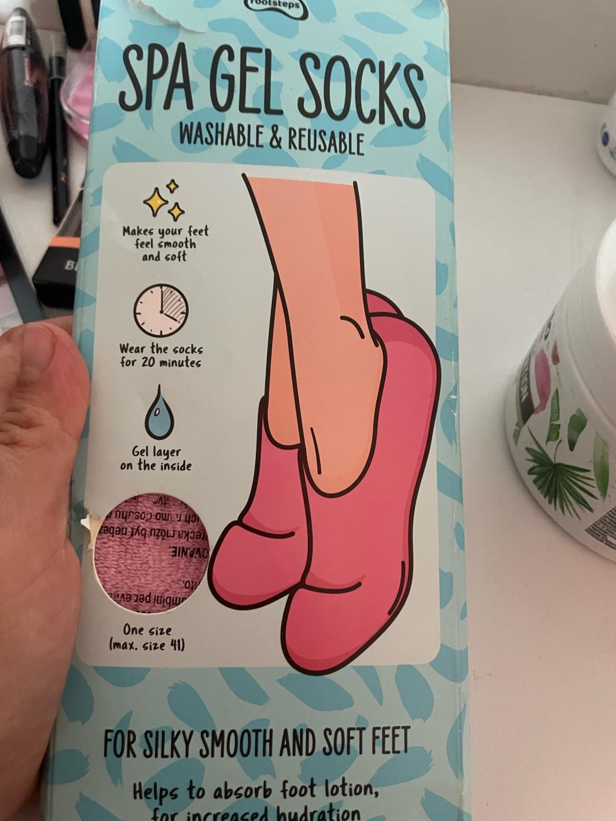 تقاشر سيليكون لترطيب قدمين